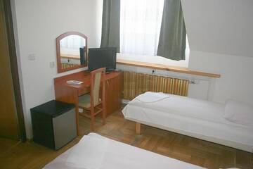 Фото номера Двухместный номер с 2 отдельными кроватями Отели типа «постель и завтрак» U Joanny г. Пясечно 8